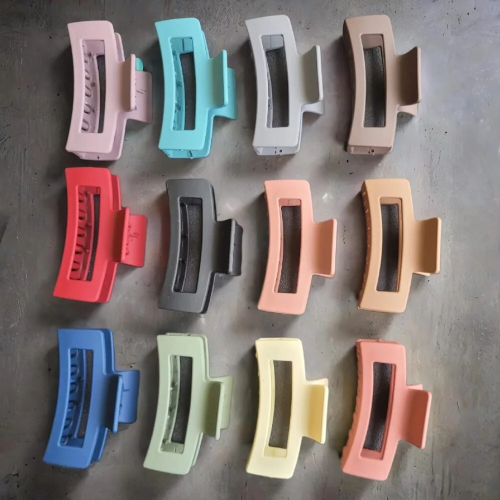 SDL - 1 Piece of Random Color Rectangle Shaped Matt Finish Clutches