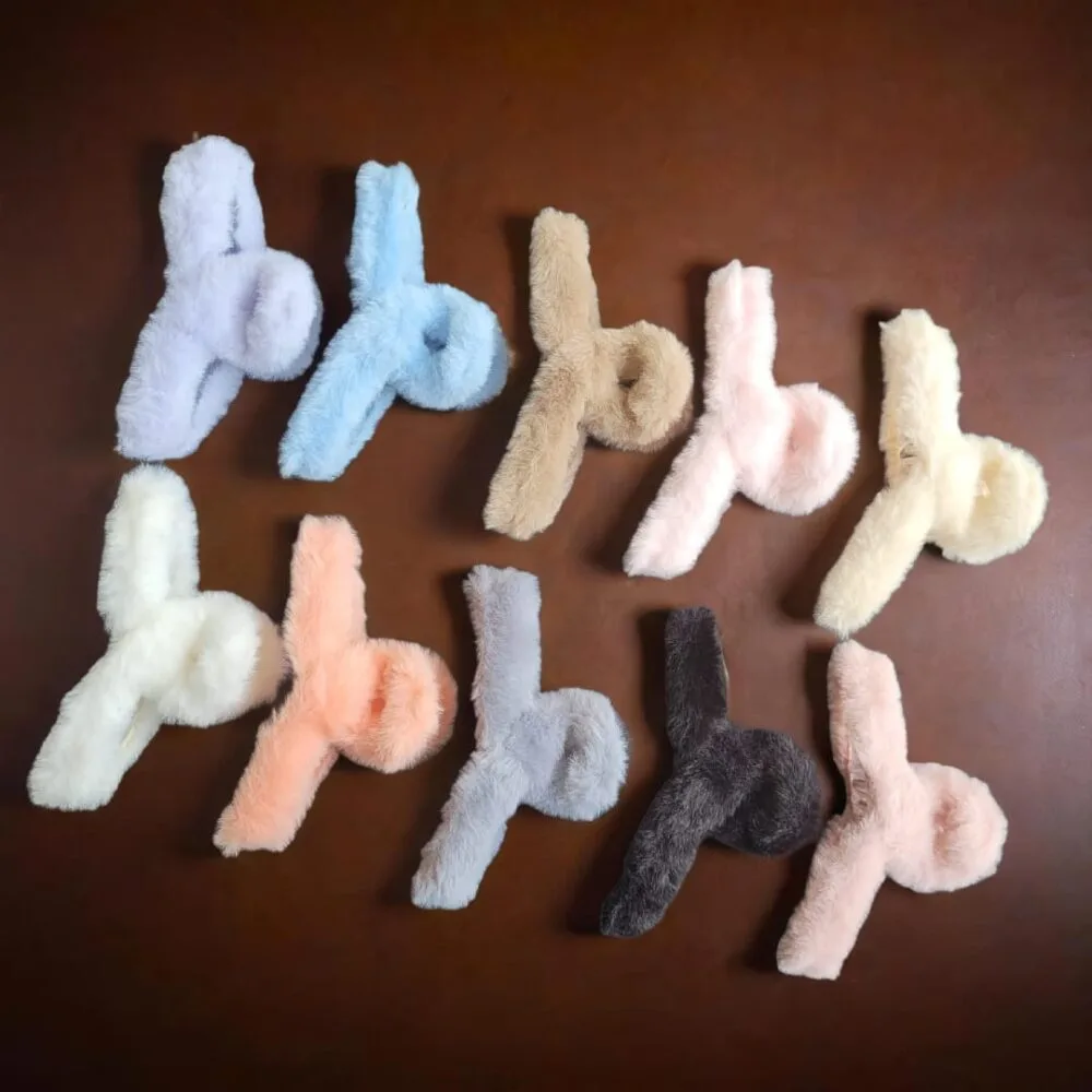 SDL - 1 Piece of Random Color Infinity Symbol Soft Fur Clutches