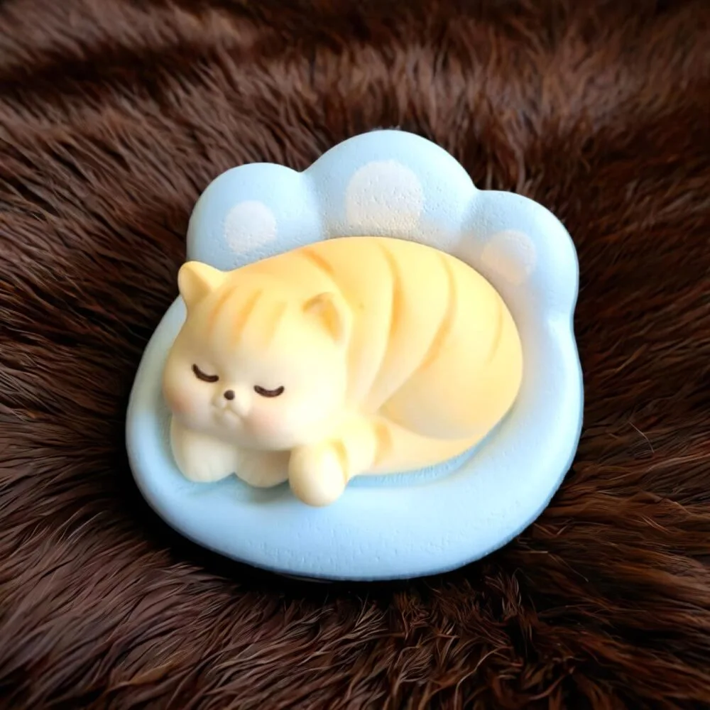 SDL - 1 Piece of Pet Animals on the Pet Beds Miniatures for Showpieces and Cars