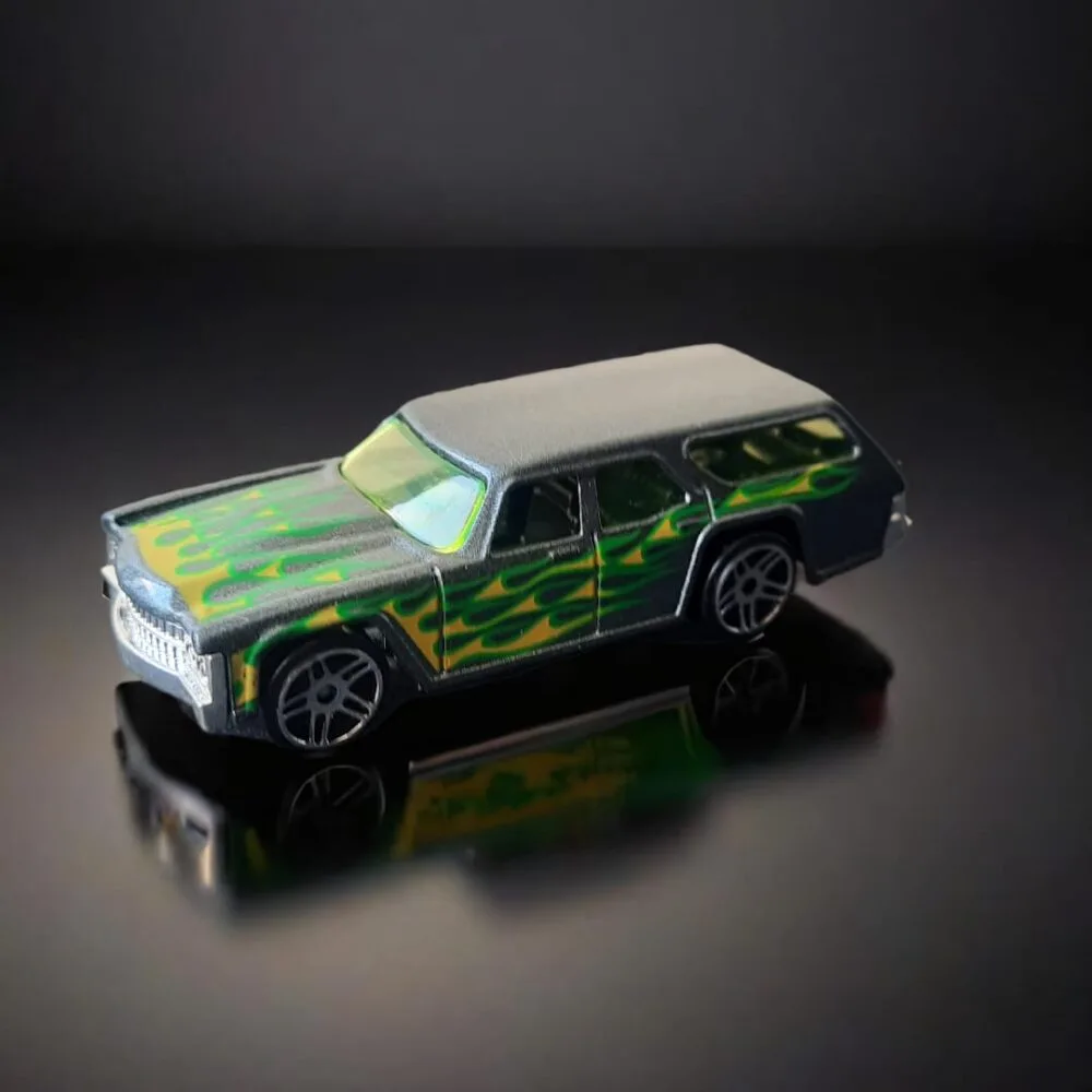 SDL - 1 Piece of Hot Wheel Replica Luxurious Car Design Small Metal Car For Kids and Car Lovers